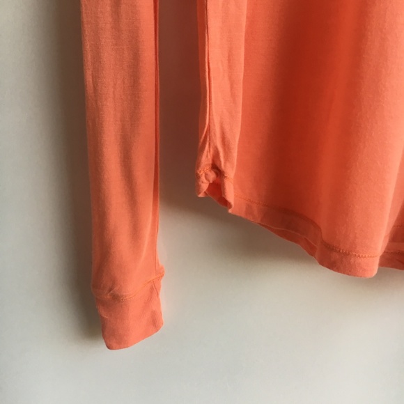 NWT Silence + noise Coral Long Sleeve Tee Crewneck - Picture 2 of 8